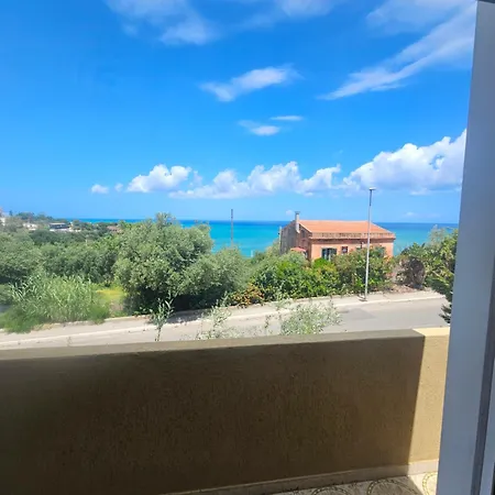 Belvedere Santa Lucia * تْشيفالو